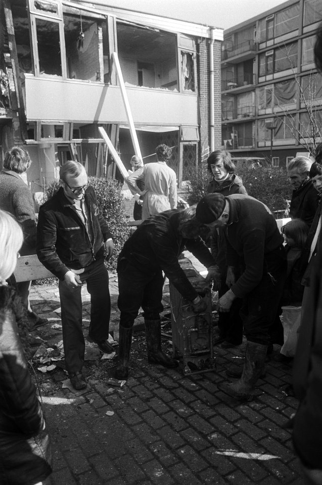 Gasexplosie in Vlaardingen schade door de ontploffing en onderzoek gasgeiser, Bestanddeelnr 928-4473