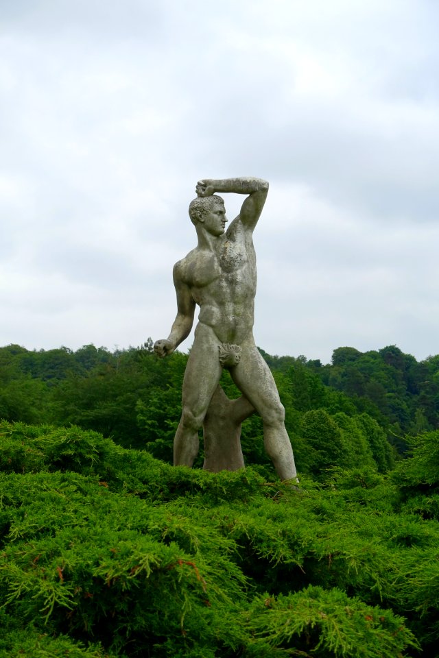 Garden sculpture - Chatsworth House - Derbyshire, England - DSC03558