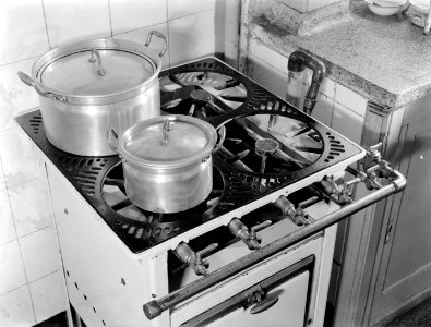 Gasfornuis met pannen, Bestanddeelnr 189-0006