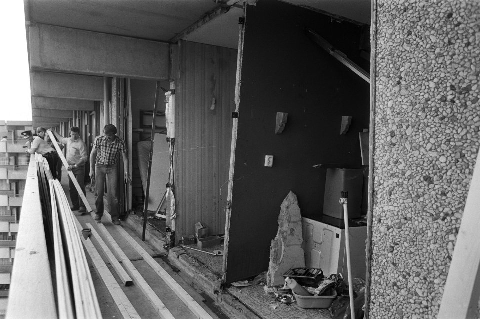 Gasexplosie in Bijlmermeer (flat Kleibrug), Bestanddeelnr 932-2636
