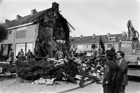 Gasexplosie in Ridderkerk overzicht ravage, Bestanddeelnr 928-5034