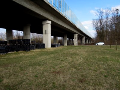 Gaschwitzer Autobahnbrücke BAB 38 bzw. A 38 über Pleiße, S 72 und Bahnstrecke Leipzig-Hof führend -Dreiviertel-Sicht- im März 2018