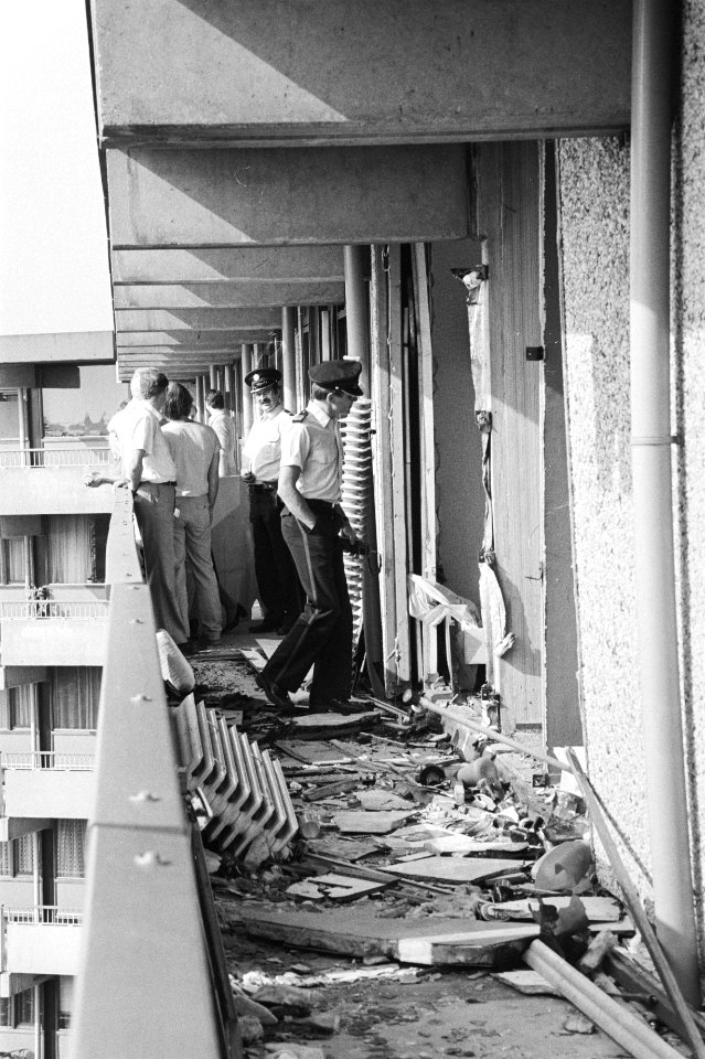 Gasexplosie in Bijlmermeer (flat Kleibrug), Bestanddeelnr 932-2633