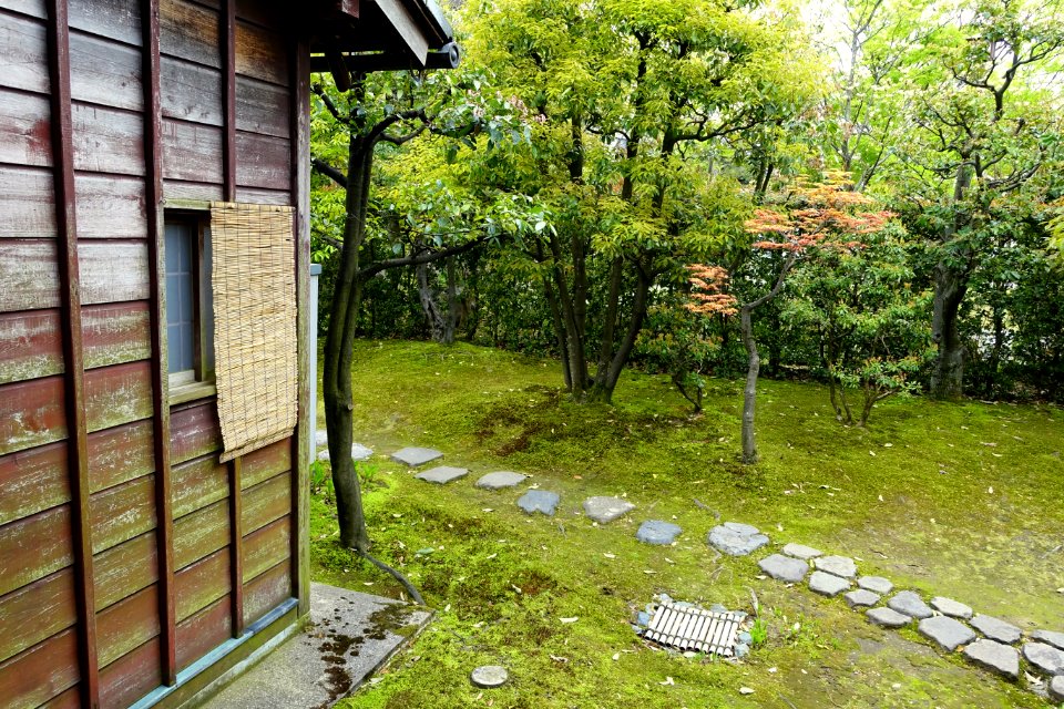 Garden - Shinise Kinenkan Museum - Nagamachi - Kanazawa, Japan - DSC00174