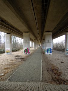 Gaschwitzer Autobahnbrücke BAB 38 bzw. A 38 über Pleiße, S 72 und Bahnstrecke Leipzig-Hof führend -Untersicht- im März 2018b