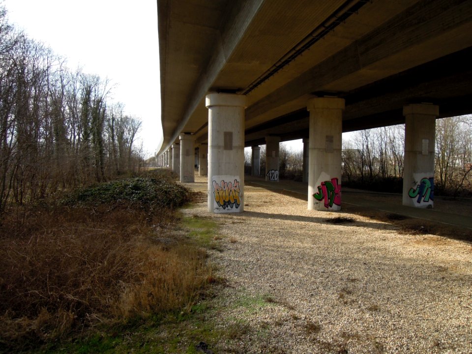 Gaschwitzer Autobahnbrücke BAB 38 bzw. A 38 über Pleiße, S 72 und Bahnstrecke Leipzig-Hof führend -Untersicht- im März 2018d