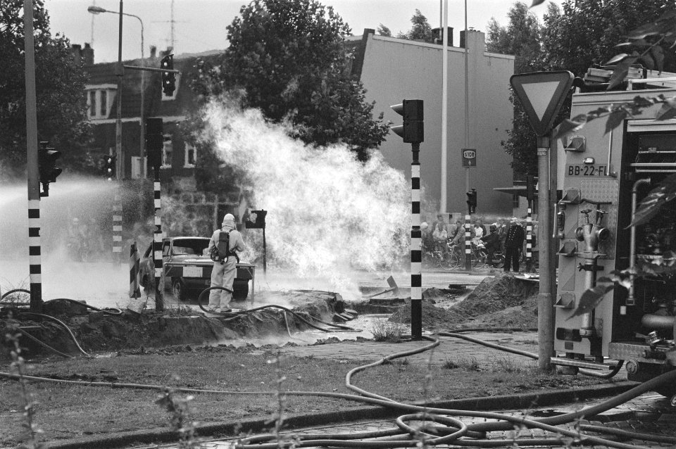 Gasleiding geexplodeerd en in brand gevlogen aan de Amstelveenseweg in Amsterdam, Bestanddeelnr 933-0731