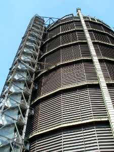 Gasometer Oberhausen am 23 08 2012 von der Seitenansicht links aus