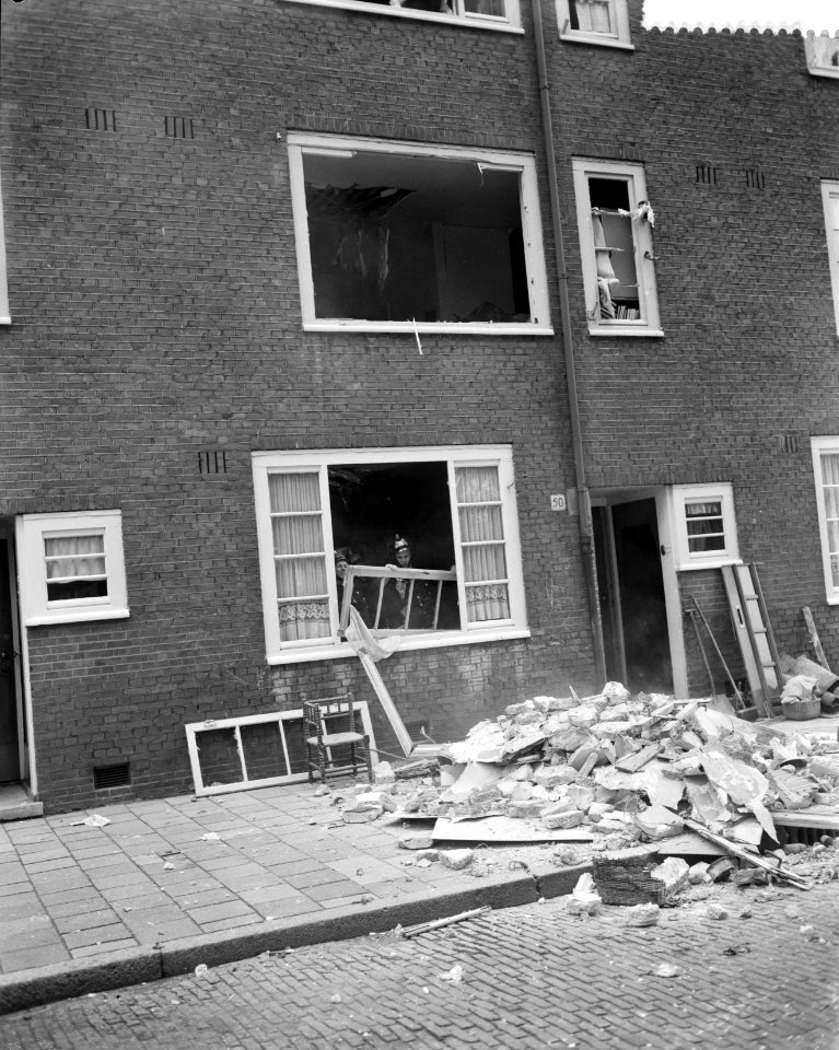 Gasontploffing te Amsterdam, exterieur van het vernielde huis op het Ceramplein, Bestanddeelnr 911-5269
