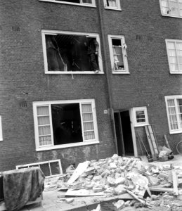 Gasontploffing te Amsterdam, exterieur van het vernielde huis op het Ceramplein, Bestanddeelnr 911-5272