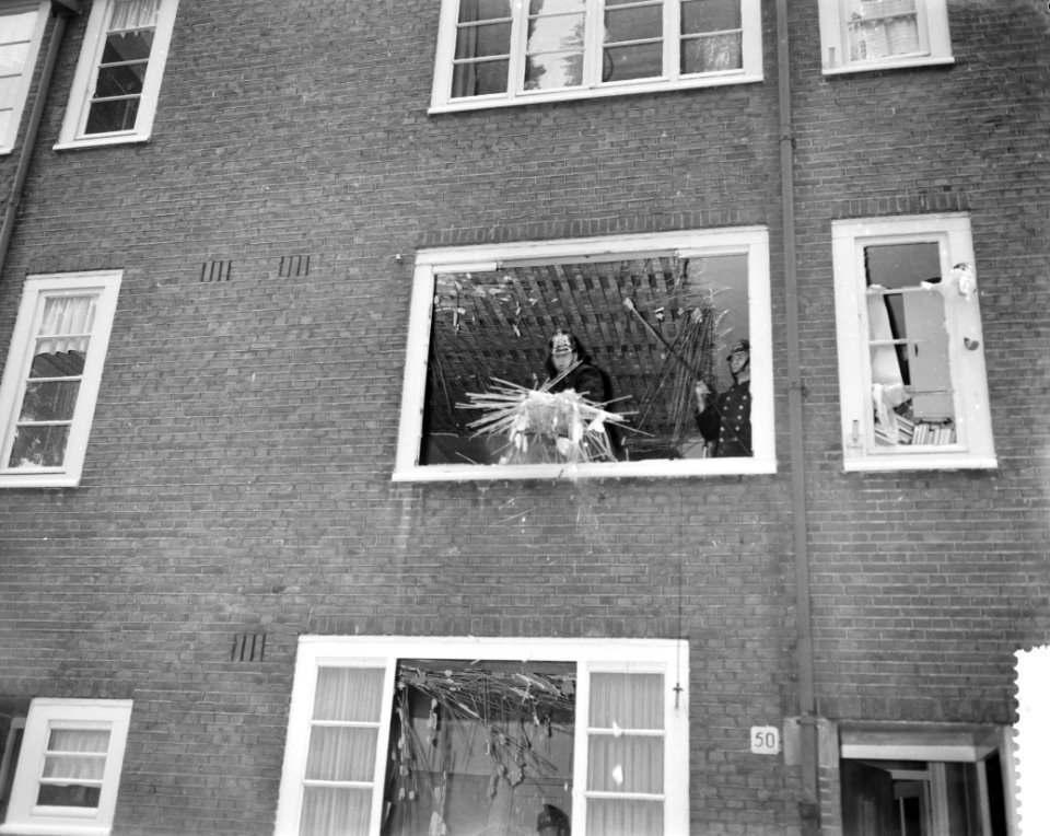 Gasontploffing te Amsterdam, exterieur van het vernielde huis op het Ceramplein, Bestanddeelnr 911-5270