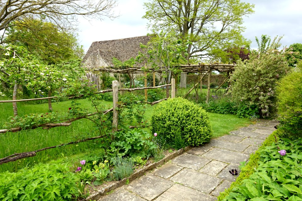 Garden - Kelmscott Manor - Oxfordshire, England - DSC00157