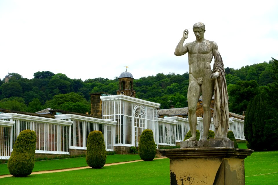 Garden sculpture - Chatsworth House - Derbyshire, England - DSC03544