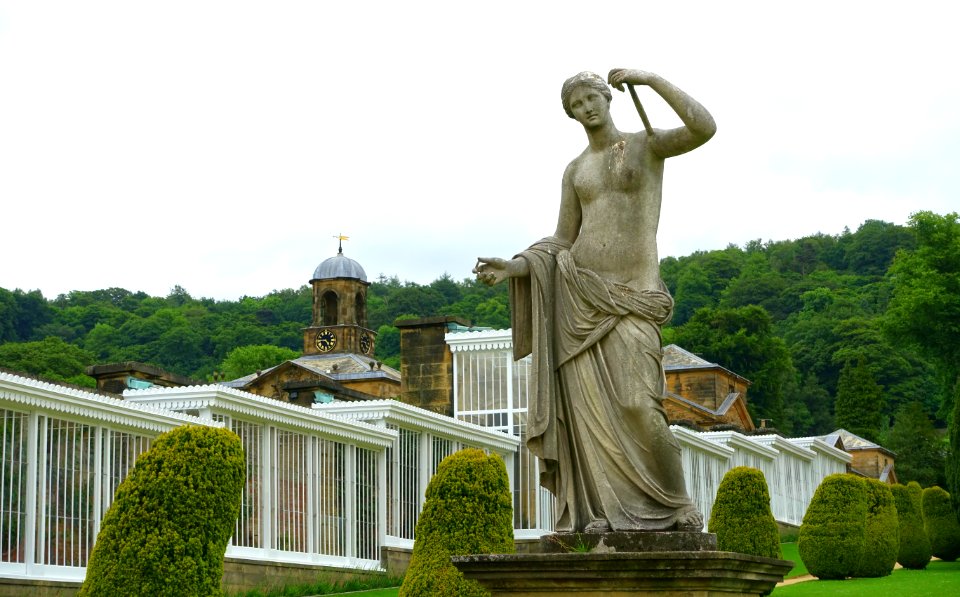 Garden sculpture - Chatsworth House - Derbyshire, England - DSC03545