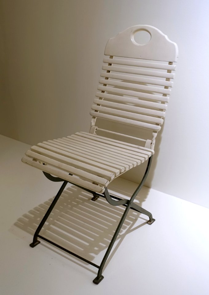 Garden chair, designed by Richard Riemerschmid, Firma Louis Hermann, Dresden, Germany, 1910, metal, wood, lacquered - Museum für Angewandte Kunst Köln - Cologne, Germany - DSC09600