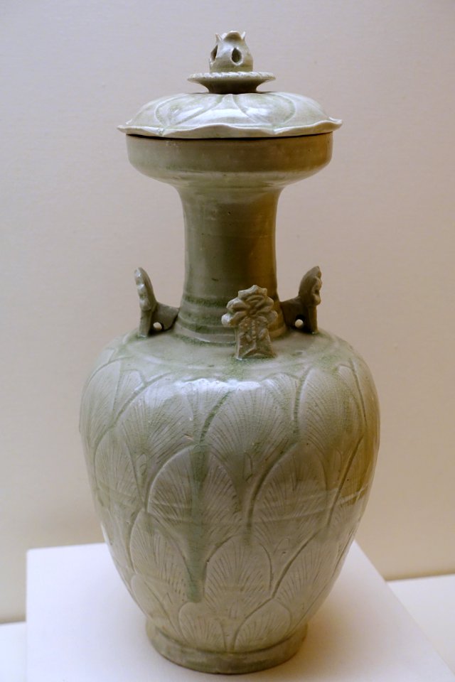 Funerary vase and cover, China, Longquan kilns, Zhejiang province, Northern Song dynasty, 10th or 11th century AD, green-glazed stoneware - Ethnological Museum, Berlin - DSC01990