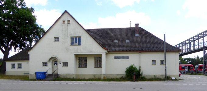Garching a d Alz, Bahnhof, Stadtseite, 2