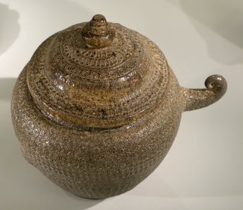Funerary urn with domed lid, Korea, Unified Silla, 7th-8th century AD, stoneware with impressed ornamentation - Östasiatiska museet, Stockholm - DSC09410