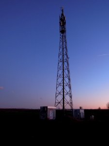 Funkturm südlich Belantis und Bundesautobahn 38 im Januar 2020