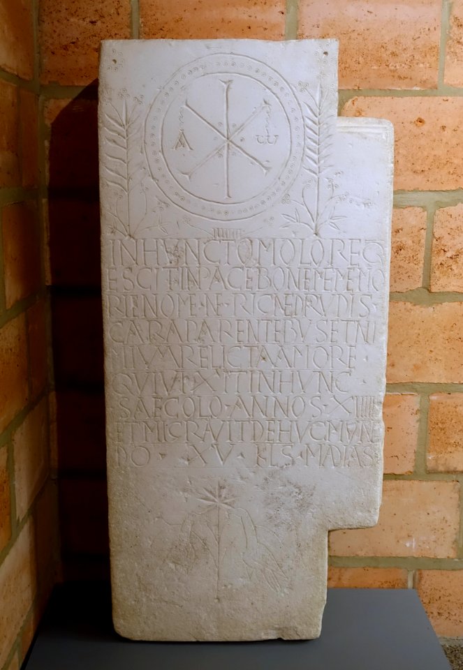 Funerary stele for Rignedrudis, Vochem, 6th century AD, cast of the limestone original in the Rheinisches Landesmuseum, Bonn - Cinquantenaire Museum - Brussels, Belgium - DSC08738