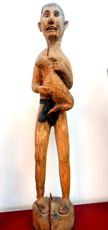 Funerary statue, Giarai, view 1 - Vietnam Museum of Ethnology - Hanoi, Vietnam - DSC03343