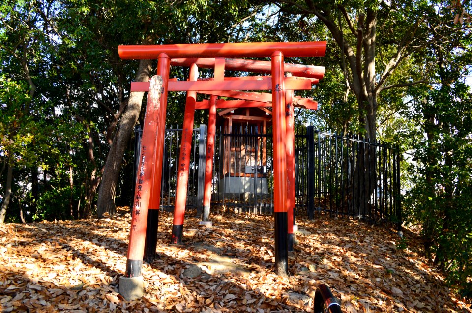 Futagozuka Kofun (Ikeda), Inari-jinja
