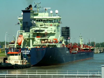 Futura IMO 9255282 in the Beredrecht lock, Antwerp, Belgium 17-Jun-2006
