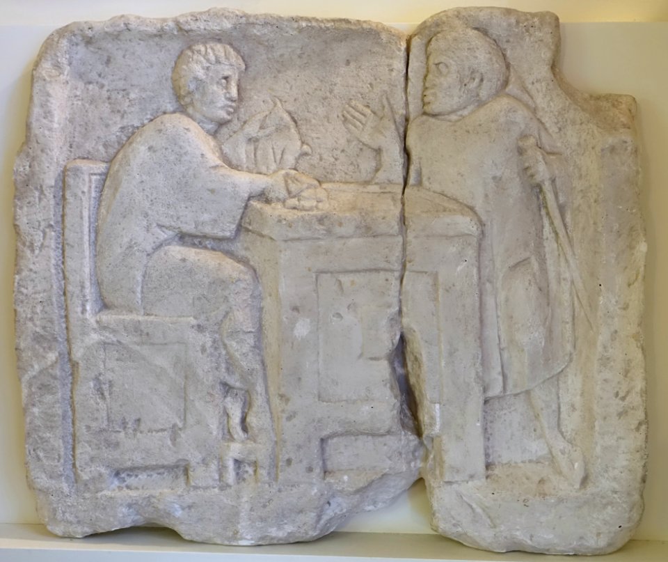 Funeral monument fragment, cast of original stone relief found in Arlon, probably 3rd century AD - Cinquantenaire Museum - Brussels, Belgium - DSC08691