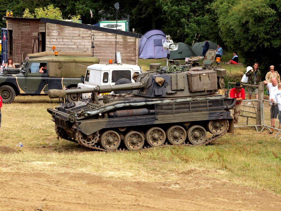 FV433 Abbot self-propelled 105mm gun pic-015