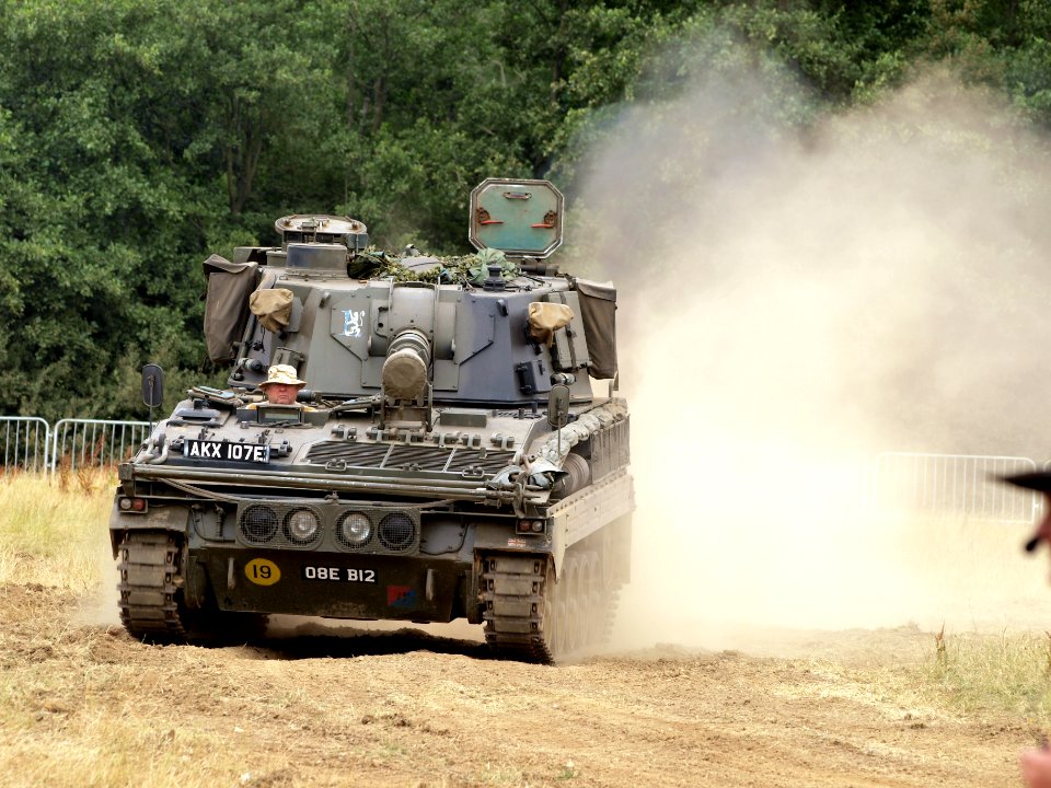 FV433 Abbot self-propelled 105mm gun pic-012