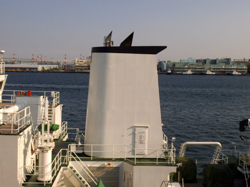 Funnel mark of Koyo maru the training ship of National Fisheries University in port of yokohama 20130211