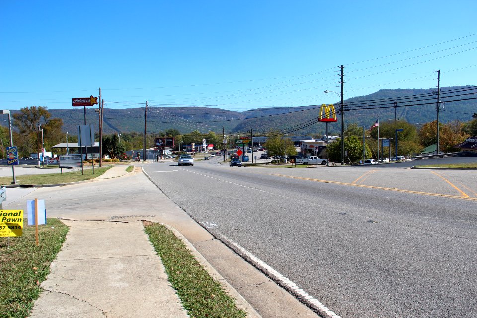 GA SR 136 in Trenton, Georgia October 2016
