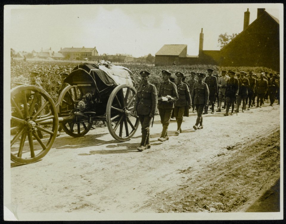 Funeral of M. Basset. Distinguished Dramatist and War Correspondent, Bestanddeelnr 158-0213
