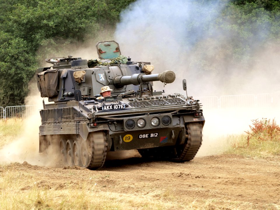 FV433 Abbot self-propelled 105mm gun pic-008