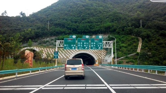 G6001 NE Guiyang North Wangbaopo Tunnel close to G69