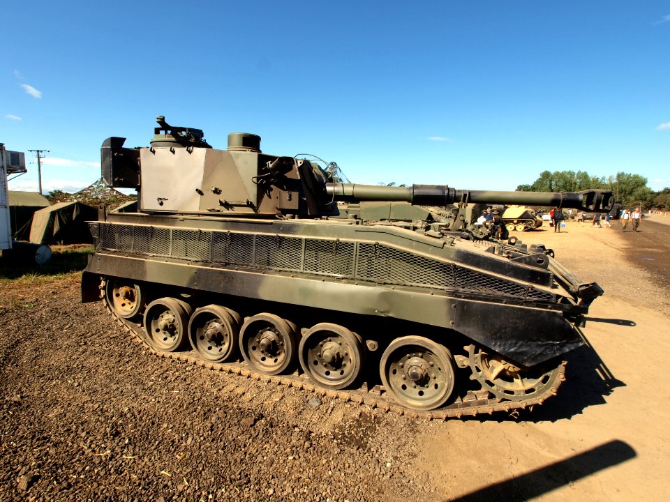 FV433 Abbot self-propelled 105mm gun pic-003