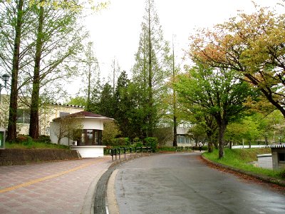 Fukushima-Univ-WestGate-2012050401