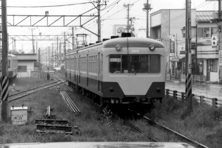 Fukushima Kotsu KUHA 5215 EMU approaching Sakuramizu