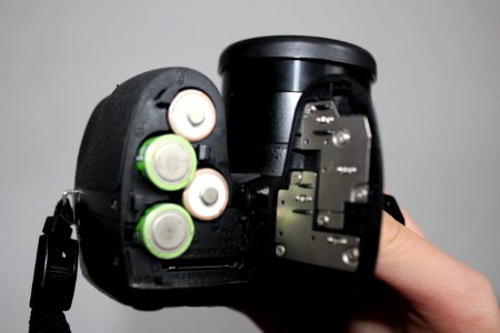 Fujifilm FinePix S1800 bottom