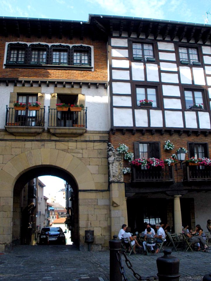 Fuenterrabía - Plaza de Gipuzkoa 8