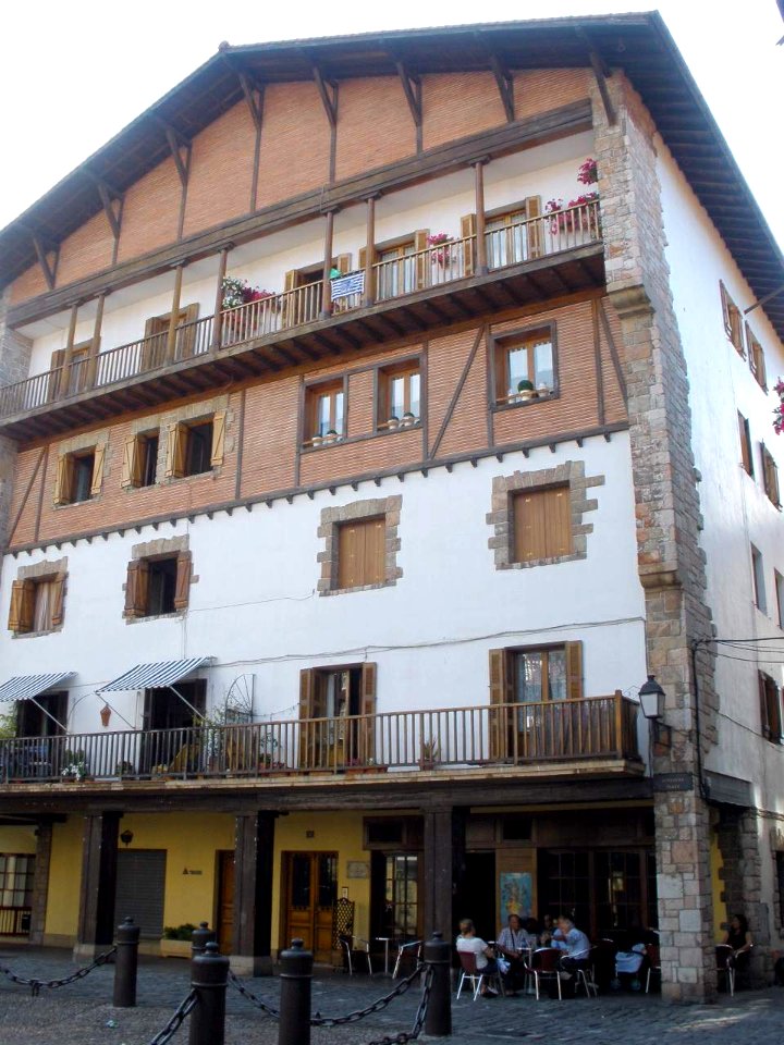 Fuenterrabía - Plaza de Gipuzkoa 7