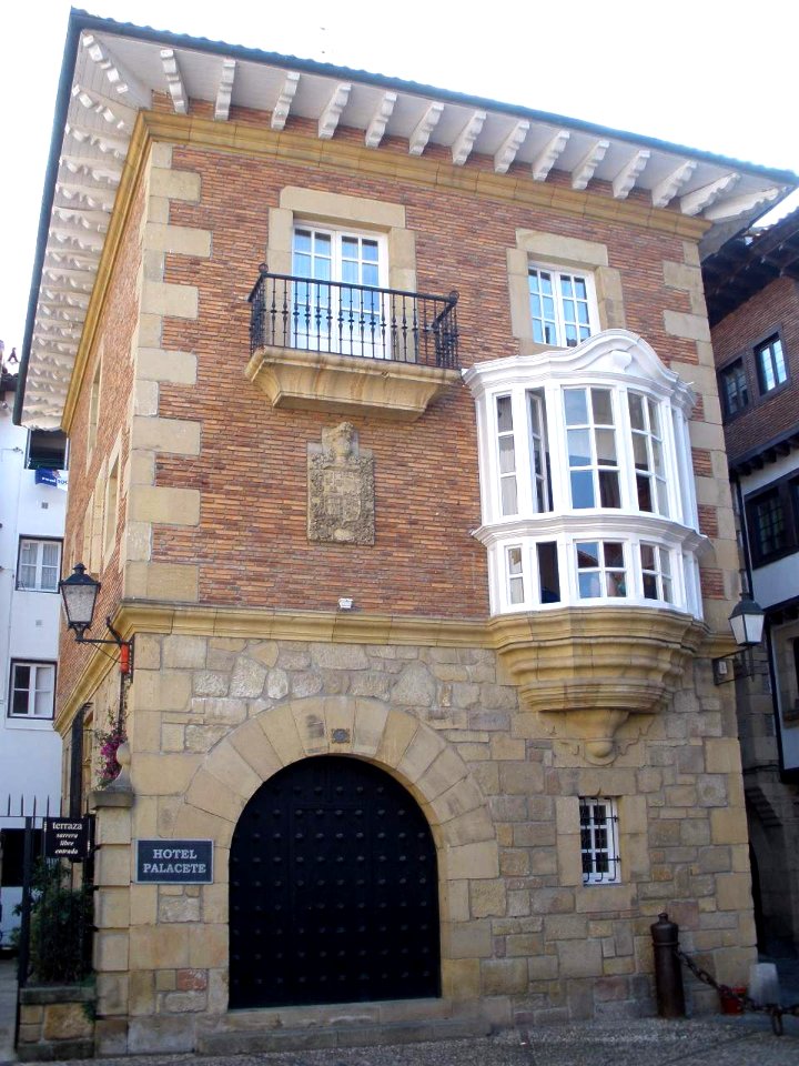 Fuenterrabía - Plaza de Gipuzkoa 1