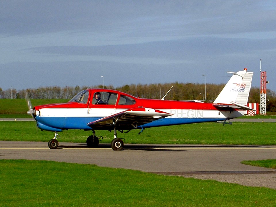 FUJI FA-200-180 PH-GIN at Lelystad airport