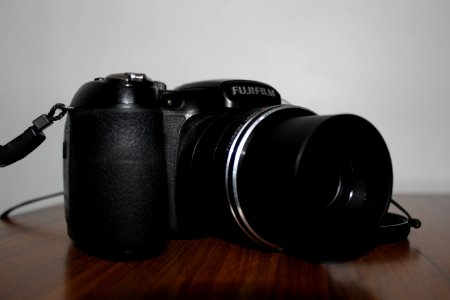 Fujifilm FinePix S1800 with fully-extended lens