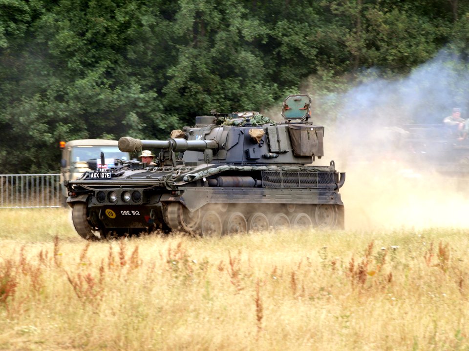 FV433 Abbot self-propelled 105mm gun pic-005