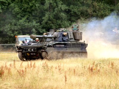 FV433 Abbot self-propelled 105mm gun pic-005