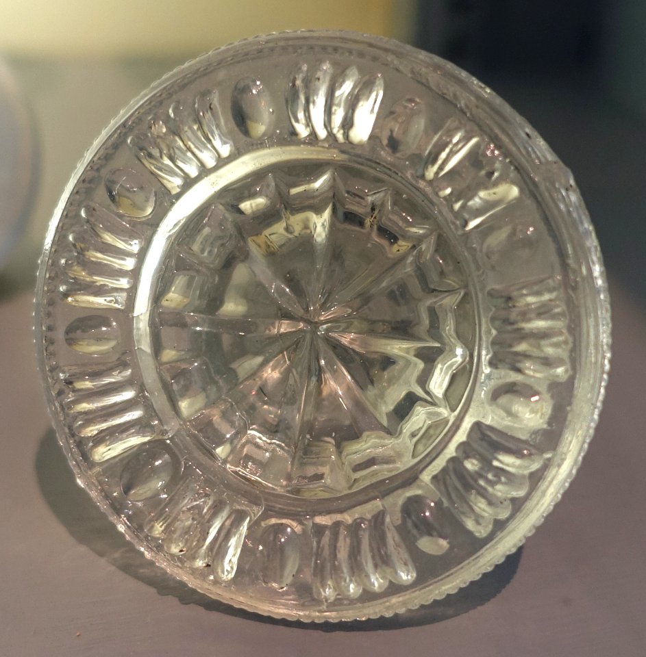 Furniture knob, Boston & Sandwich Glass Company, Sandwich MA, 1829-1840, glass - Bennington Museum - Bennington, VT - DSC08908