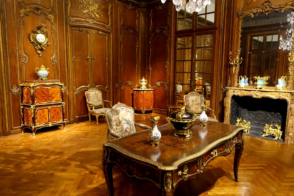 Furniture, France, various makers, c. 1740-1763, with Vases, Japan and China, c. 1700, porcelain - California Palace of the Legion of Honor - San Francisco, CA - DSC02736