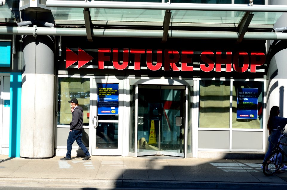 Futureshop325YongeStreet2