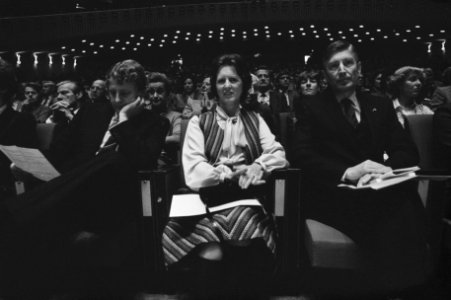 Fusie congres CDA in Den Haag , vlnr Bukman, mevrouw Van Agt , Van Agt, Bestanddeelnr 931-0790